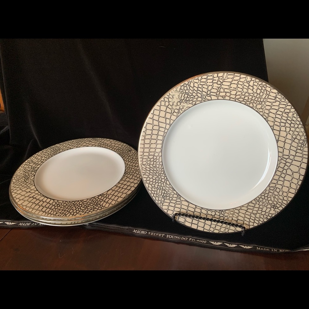 Ralph Lauren 11 3/4” cracked crocodile ivory plate